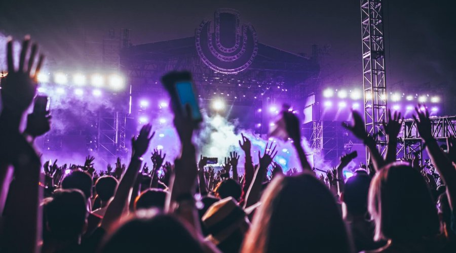 Why Play at a Music Festival and How Can You Stand Out? | Anara Publishing